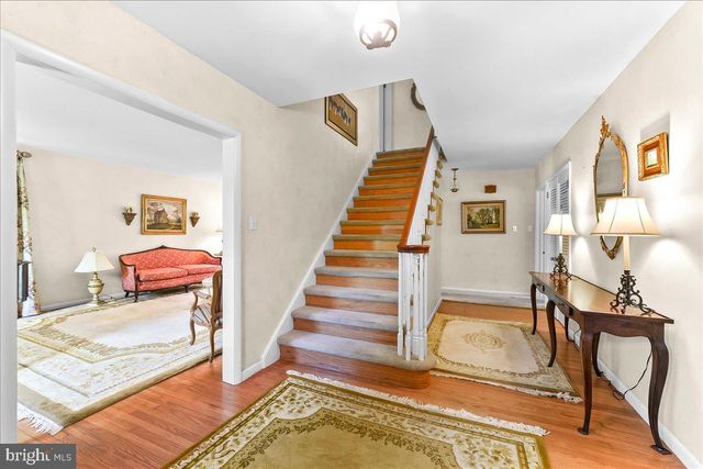 16 OAK KNOLL DR, Wallingford, PA 19086