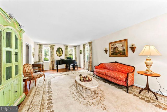16 OAK KNOLL DR, Wallingford, PA 19086