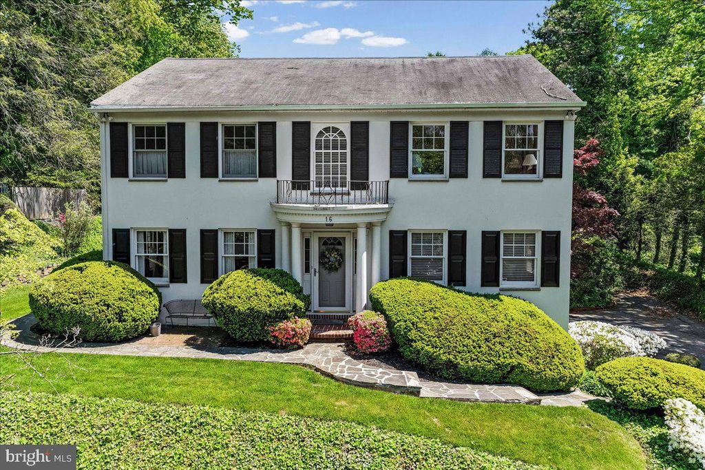16 OAK KNOLL DR, Wallingford, PA 19086