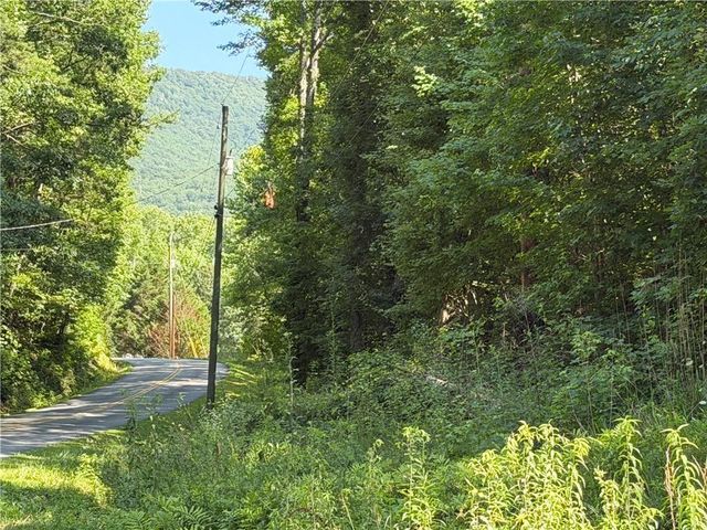 587 E Valley Road NE, Rydal, GA 30171