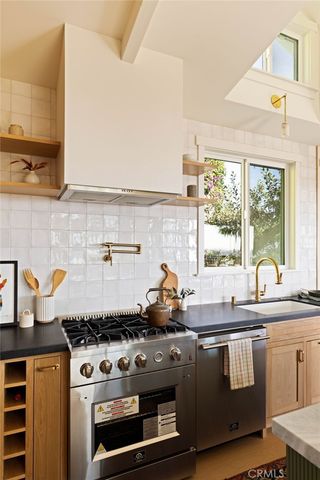3926 Sunset Drive, Los Angeles, CA 90027