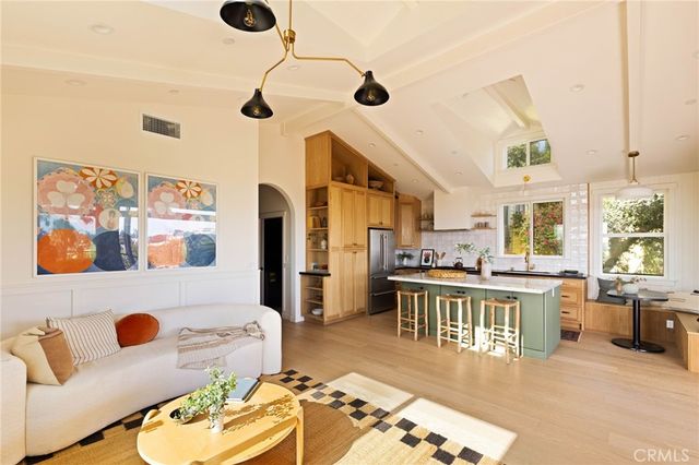 3926 Sunset Drive, Los Angeles, CA 90027