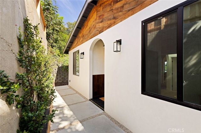 3926 Sunset Drive, Los Angeles, CA 90027