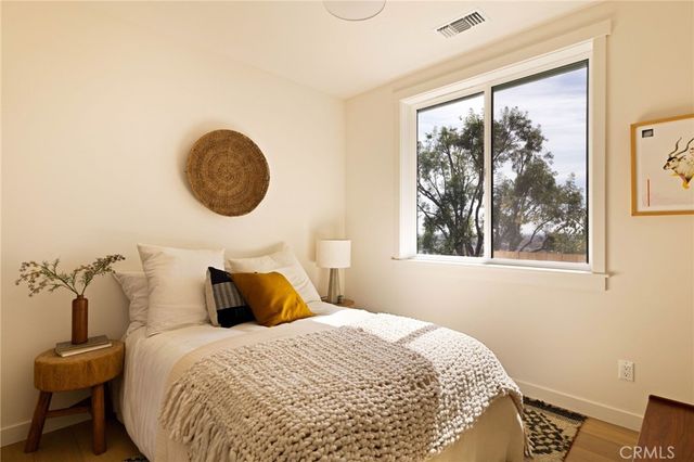 3926 Sunset Drive, Los Angeles, CA 90027