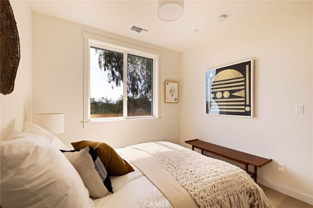 3926 Sunset Drive, Los Angeles, CA 90027