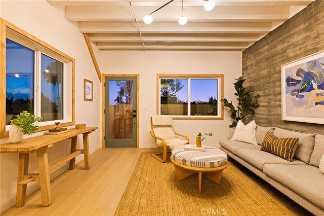 3926 Sunset Drive, Los Angeles, CA 90027