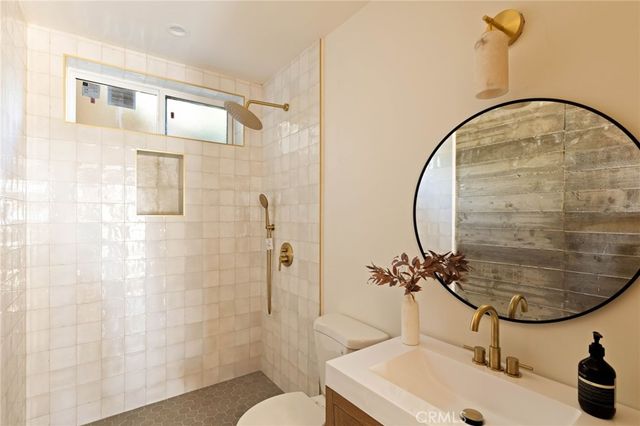 3926 Sunset Drive, Los Angeles, CA 90027