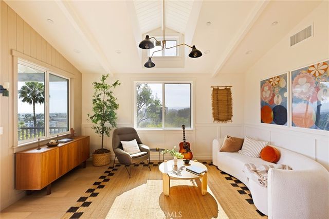 3926 Sunset Drive, Los Angeles, CA 90027