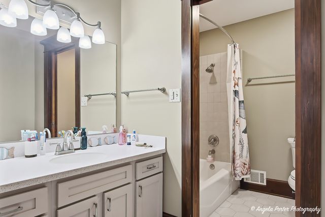 11106 Siedschlag Road, Spring Grove, IL 60081