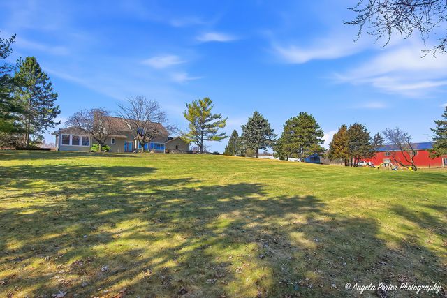 11106 Siedschlag Road, Spring Grove, IL 60081