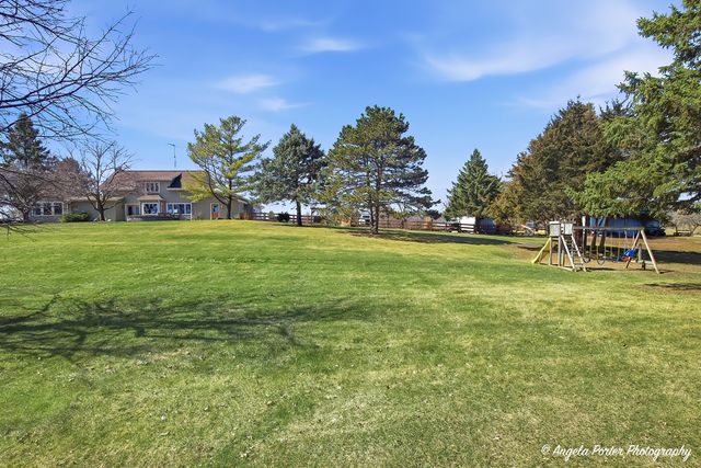 11106 Siedschlag Road, Spring Grove, IL 60081