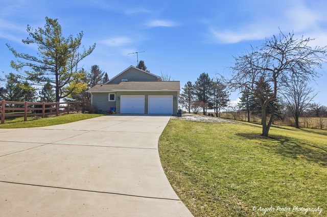 11106 Siedschlag Road, Spring Grove, IL 60081