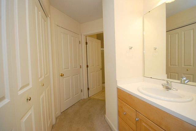 4 Autumn Drive B, Hudson, MA 01749