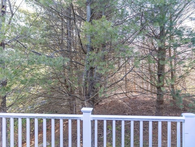 4 Autumn Drive B, Hudson, MA 01749