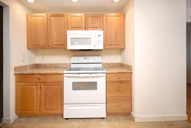 4 Autumn Drive B, Hudson, MA 01749