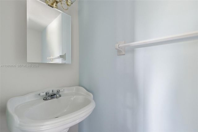 815 NE 28th St 204, Wilton Manors, FL 33334