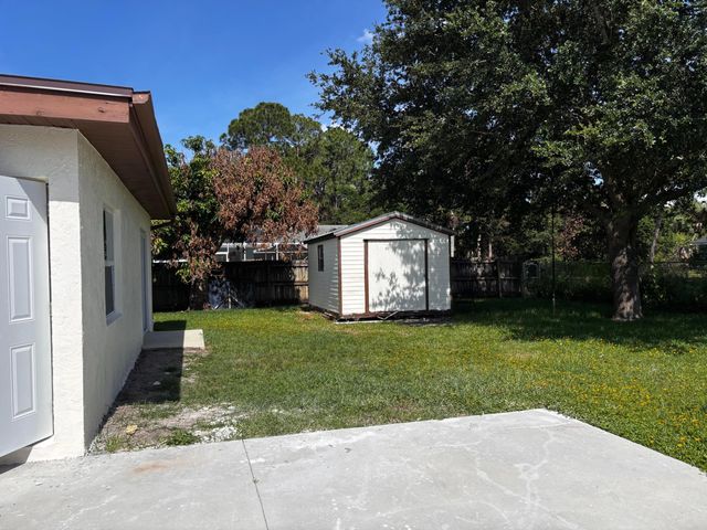 450 SW Eyerly Avenue, Port St. Lucie, Port St Lucie, FL 34983