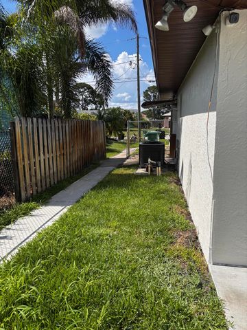 450 SW Eyerly Avenue, Port St. Lucie, Port St Lucie, FL 34983