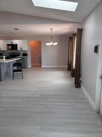 450 SW Eyerly Avenue, Port St. Lucie, Port St Lucie, FL 34983