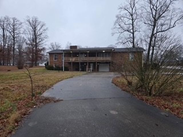 1501 Hillwood Cir, Lafayette, TN 37083