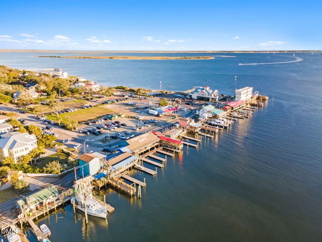 122 NE 37th Street, Oak Island, NC 28465
