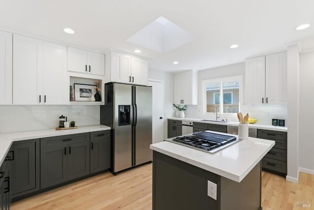 16 Edna Ct, Kentfield, CA 94904