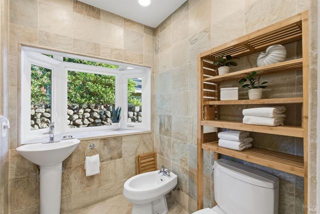 16 Edna Ct, Kentfield, CA 94904