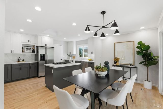 16 Edna Ct, Kentfield, CA 94904