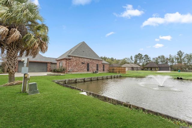 30460 Trace Ln, Walker, LA 70785