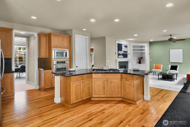 323 239th CT SE, Sammamish, WA 98074