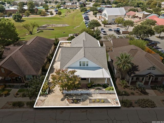2273 Gruene Lake Dr, New Braunfels, TX 78130
