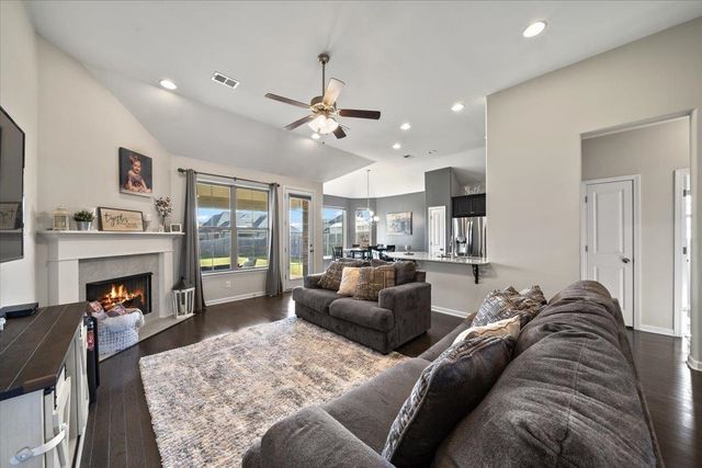 40 CHESNUT SPRING DR, Oakland, TN 38060