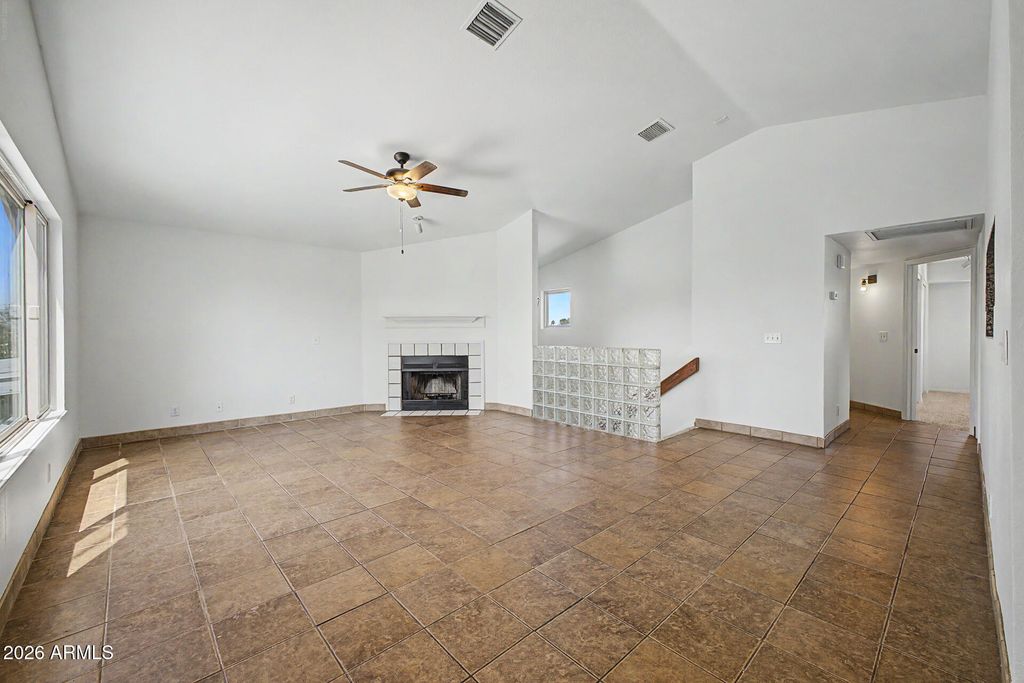 Image 11 of property listing at 3821 E DELTA Avenue, Mesa, AZ 85206