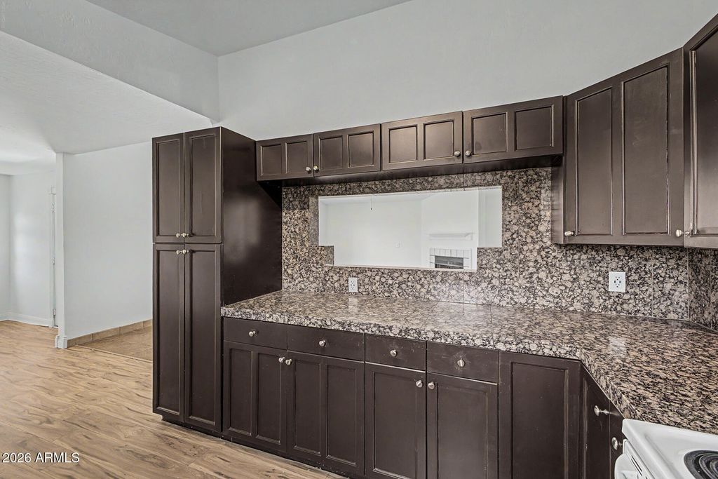 Image 14 of property listing at 3821 E DELTA Avenue, Mesa, AZ 85206