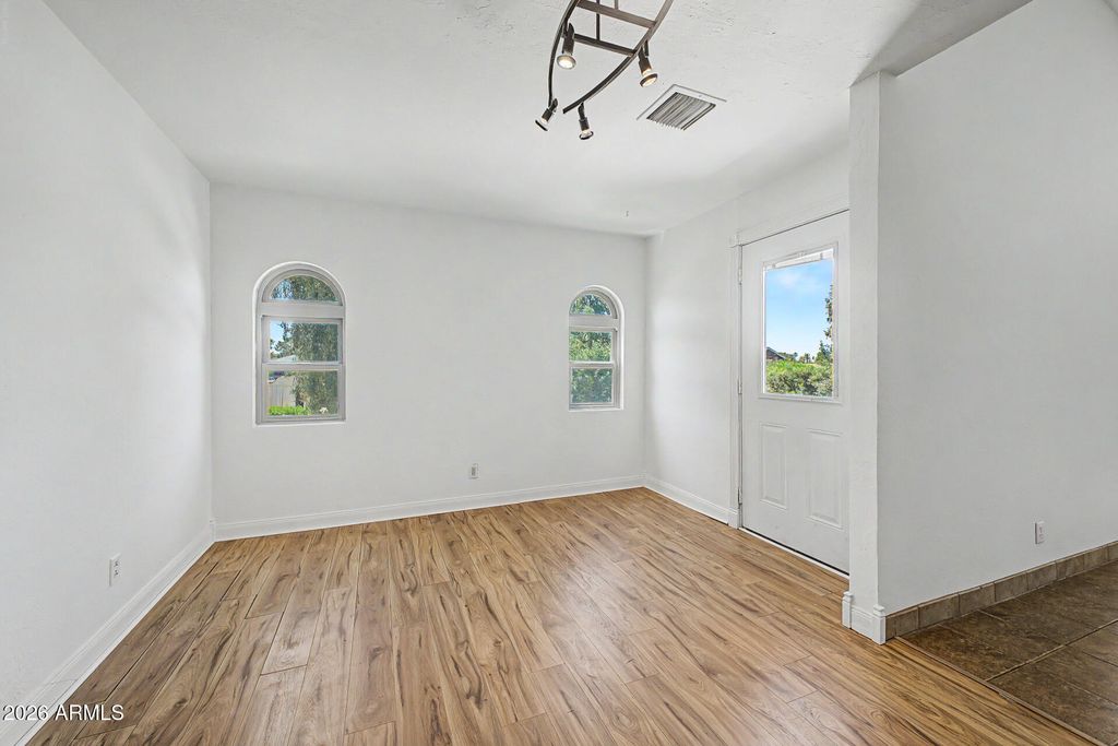 Image 16 of property listing at 3821 E DELTA Avenue, Mesa, AZ 85206