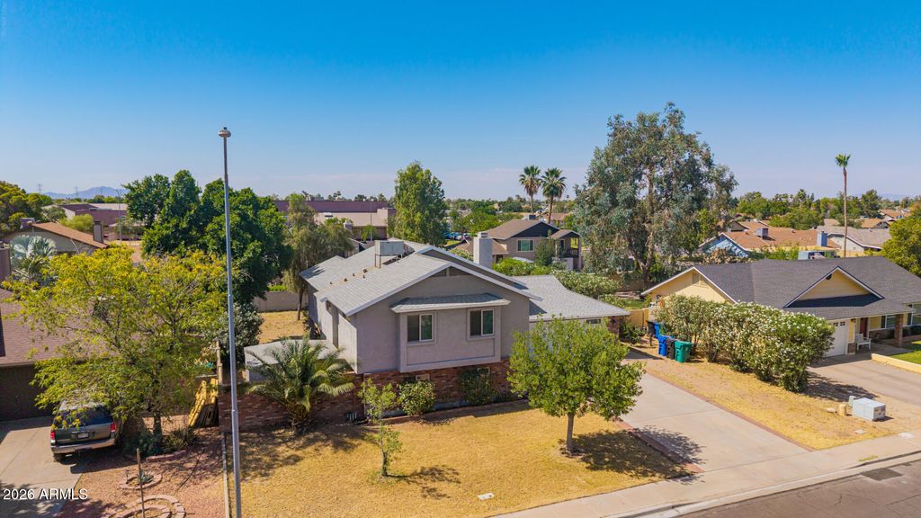 Image 2 of property listing at 3821 E DELTA Avenue, Mesa, AZ 85206