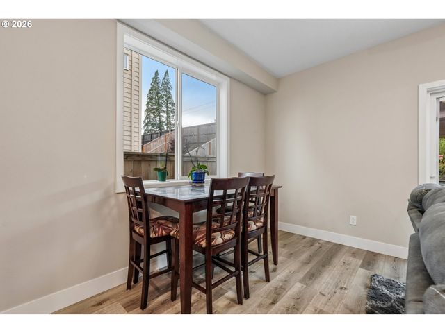 215 W BARBARAS Way, Newberg, OR 97132