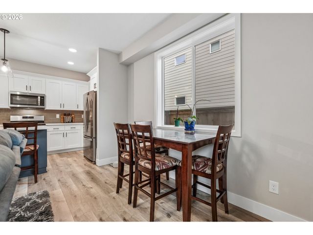 215 W BARBARAS Way, Newberg, OR 97132
