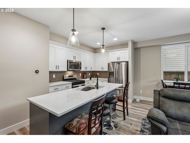 215 W BARBARAS Way, Newberg, OR 97132