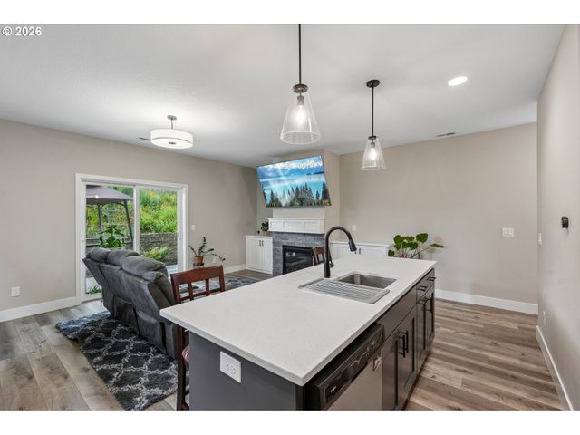 215 W BARBARAS Way, Newberg, OR 97132