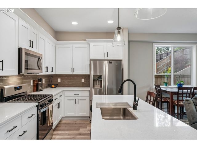 215 W BARBARAS Way, Newberg, OR 97132