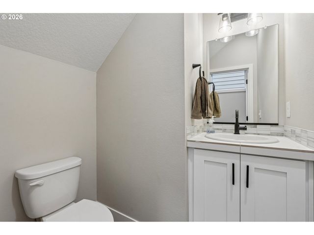 215 W BARBARAS Way, Newberg, OR 97132