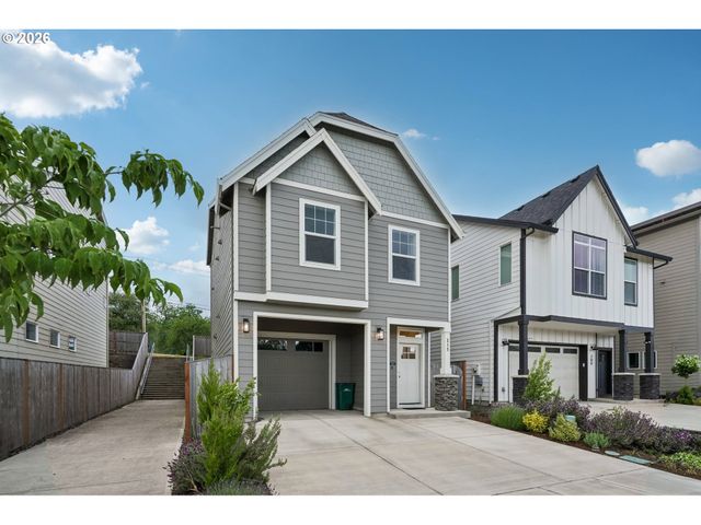 215 W BARBARAS Way, Newberg, OR 97132