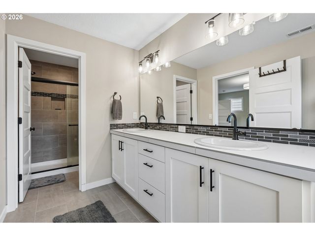 215 W BARBARAS Way, Newberg, OR 97132