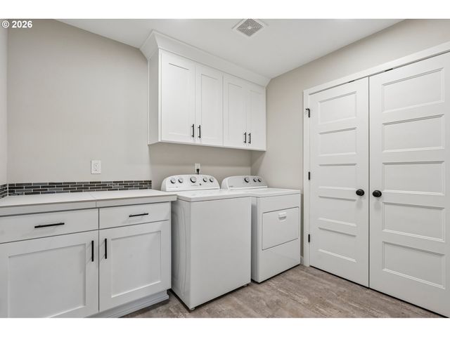 215 W BARBARAS Way, Newberg, OR 97132