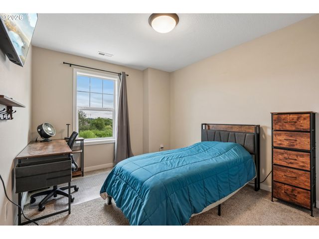 215 W BARBARAS Way, Newberg, OR 97132