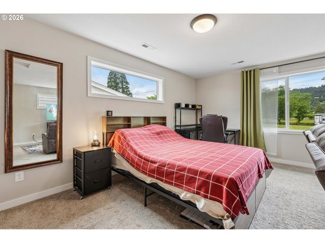 215 W BARBARAS Way, Newberg, OR 97132