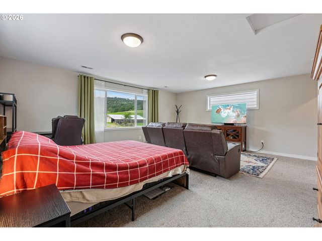 215 W BARBARAS Way, Newberg, OR 97132