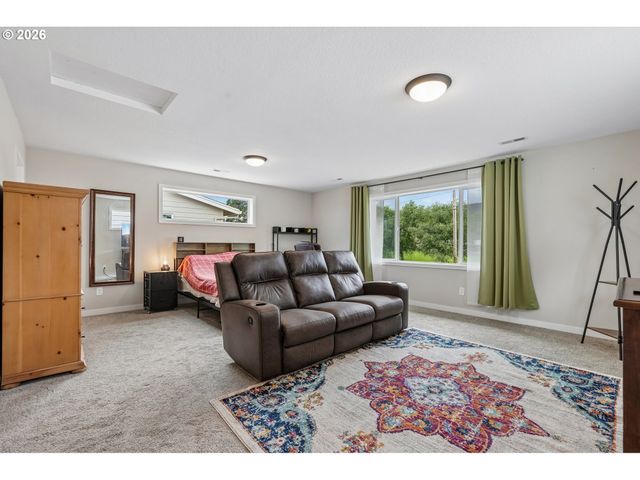 215 W BARBARAS Way, Newberg, OR 97132