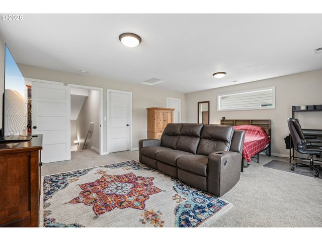 215 W BARBARAS Way, Newberg, OR 97132